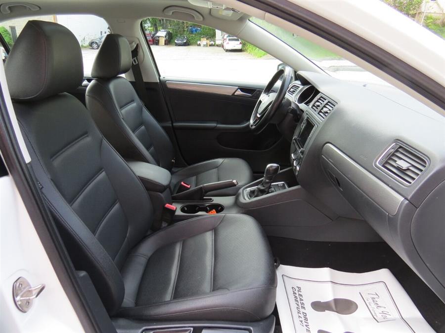 2017 Volkswagen Jetta 1.4T SE 4dr Sedan 6A, available for sale in Auburn, Maine | Lake City Exports Inc. Auburn, Maine 2017 Volkswagen Jetta 1.4T SE 4dr Sedan 6A, available for sale in Auburn, Maine | Lake City Exports Inc. Auburn, Maine