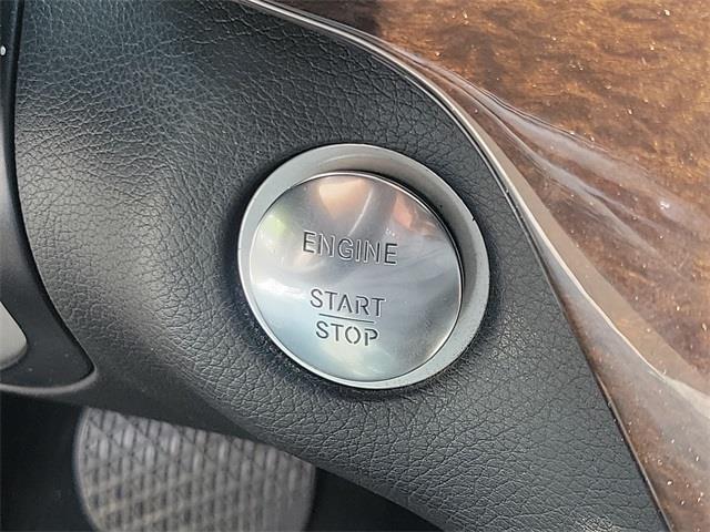 2013 Mercedes-benz M-class ML 350, available for sale in Stratford, Connecticut | Wiz Leasing Inc. Stratford, Connecticut 2013 Mercedes-benz M-class ML 350, available for sale in Stratford, Connecticut | Wiz Leasing Inc. Stratford, Connecticut