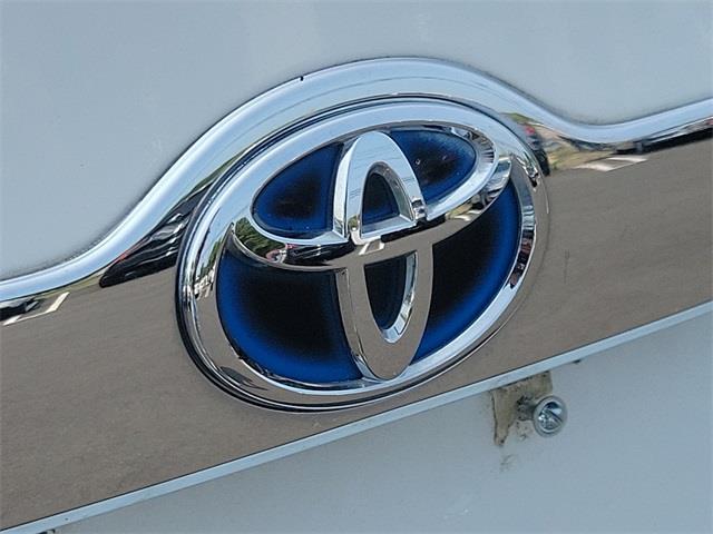 2012 Toyota Camry Hybrid XLE, available for sale in Stratford, Connecticut | Wiz Leasing Inc. Stratford, Connecticut 2012 Toyota Camry Hybrid XLE, available for sale in Stratford, Connecticut | Wiz Leasing Inc. Stratford, Connecticut