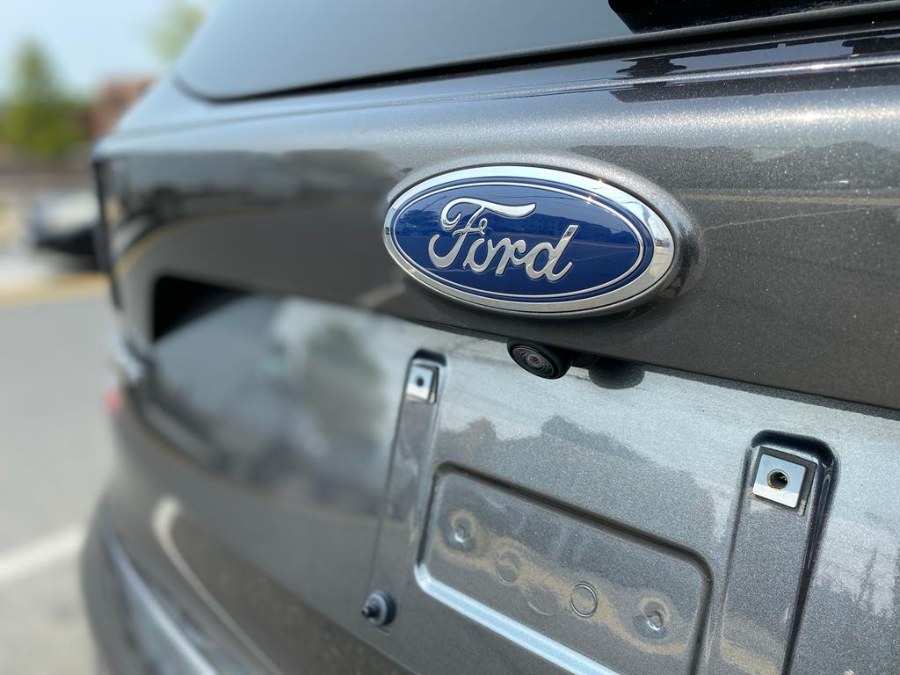 2017 Ford Escape SE 4WD, available for sale in Peabody, Massachusetts | New Star Motors. Peabody, Massachusetts 2017 Ford Escape SE 4WD, available for sale in Peabody, Massachusetts | New Star Motors. Peabody, Massachusetts