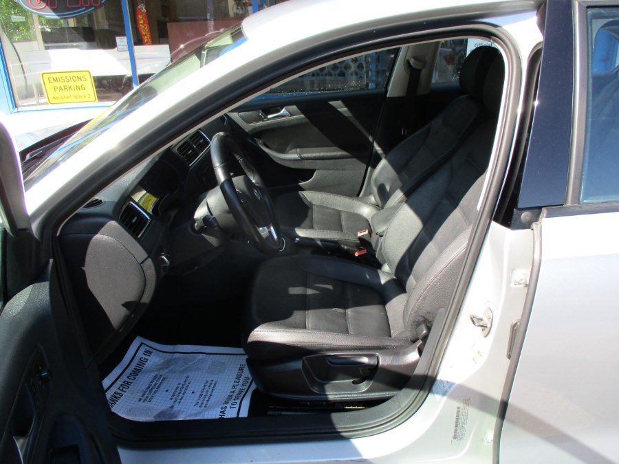 2011 Volkswagen Jetta Sedan 4dr Manual SE PZEV, available for sale in Meriden, Connecticut | Cos Central Auto. Meriden, Connecticut 2011 Volkswagen Jetta Sedan 4dr Manual SE PZEV, available for sale in Meriden, Connecticut | Cos Central Auto. Meriden, Connecticut