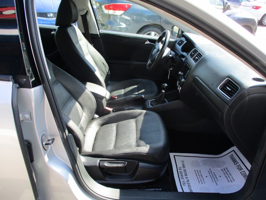 2011 Volkswagen Jetta Sedan 4dr Manual SE PZEV, available for sale in Meriden, Connecticut | Cos Central Auto. Meriden, Connecticut 2011 Volkswagen Jetta Sedan 4dr Manual SE PZEV, available for sale in Meriden, Connecticut | Cos Central Auto. Meriden, Connecticut