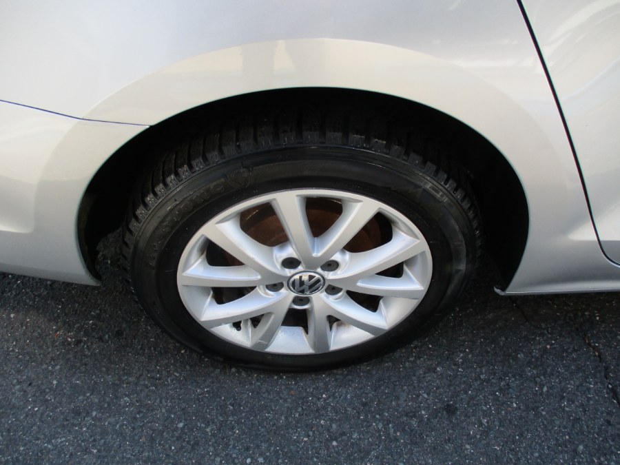 2011 Volkswagen Jetta Sedan 4dr Manual SE PZEV, available for sale in Meriden, Connecticut | Cos Central Auto. Meriden, Connecticut 2011 Volkswagen Jetta Sedan 4dr Manual SE PZEV, available for sale in Meriden, Connecticut | Cos Central Auto. Meriden, Connecticut
