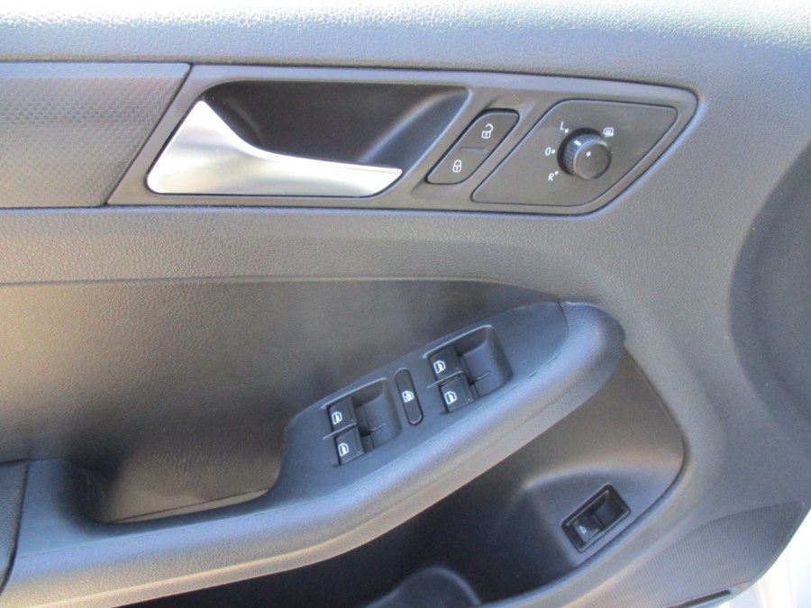 2011 Volkswagen Jetta Sedan 4dr Manual SE PZEV, available for sale in Meriden, Connecticut | Cos Central Auto. Meriden, Connecticut 2011 Volkswagen Jetta Sedan 4dr Manual SE PZEV, available for sale in Meriden, Connecticut | Cos Central Auto. Meriden, Connecticut