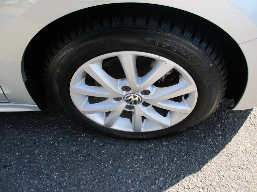 2011 Volkswagen Jetta Sedan 4dr Manual SE PZEV, available for sale in Meriden, Connecticut | Cos Central Auto. Meriden, Connecticut 2011 Volkswagen Jetta Sedan 4dr Manual SE PZEV, available for sale in Meriden, Connecticut | Cos Central Auto. Meriden, Connecticut