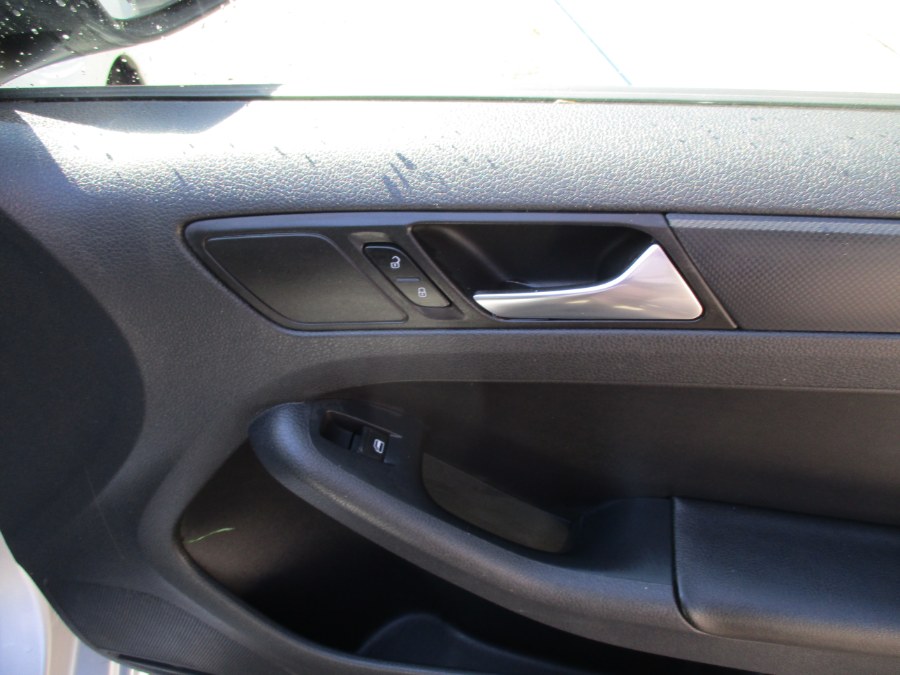2011 Volkswagen Jetta Sedan 4dr Manual SE PZEV, available for sale in Meriden, Connecticut | Cos Central Auto. Meriden, Connecticut 2011 Volkswagen Jetta Sedan 4dr Manual SE PZEV, available for sale in Meriden, Connecticut | Cos Central Auto. Meriden, Connecticut