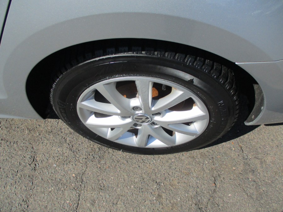 2011 Volkswagen Jetta Sedan 4dr Manual SE PZEV, available for sale in Meriden, Connecticut | Cos Central Auto. Meriden, Connecticut 2011 Volkswagen Jetta Sedan 4dr Manual SE PZEV, available for sale in Meriden, Connecticut | Cos Central Auto. Meriden, Connecticut