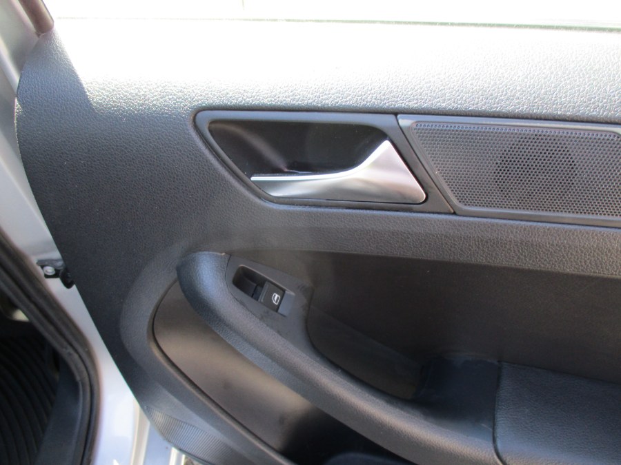 2011 Volkswagen Jetta Sedan 4dr Manual SE PZEV, available for sale in Meriden, Connecticut | Cos Central Auto. Meriden, Connecticut 2011 Volkswagen Jetta Sedan 4dr Manual SE PZEV, available for sale in Meriden, Connecticut | Cos Central Auto. Meriden, Connecticut