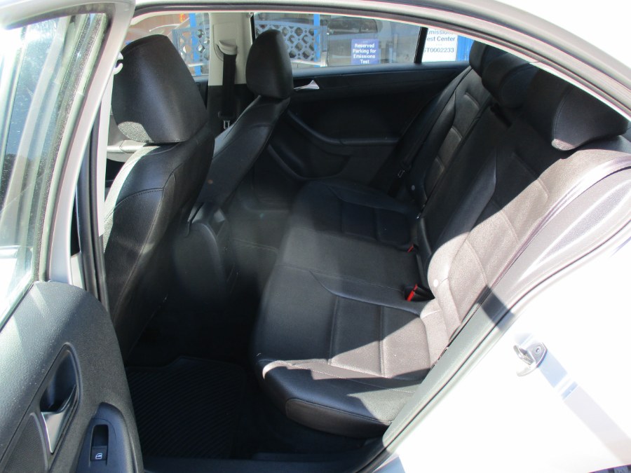 2011 Volkswagen Jetta Sedan 4dr Manual SE PZEV, available for sale in Meriden, Connecticut | Cos Central Auto. Meriden, Connecticut 2011 Volkswagen Jetta Sedan 4dr Manual SE PZEV, available for sale in Meriden, Connecticut | Cos Central Auto. Meriden, Connecticut