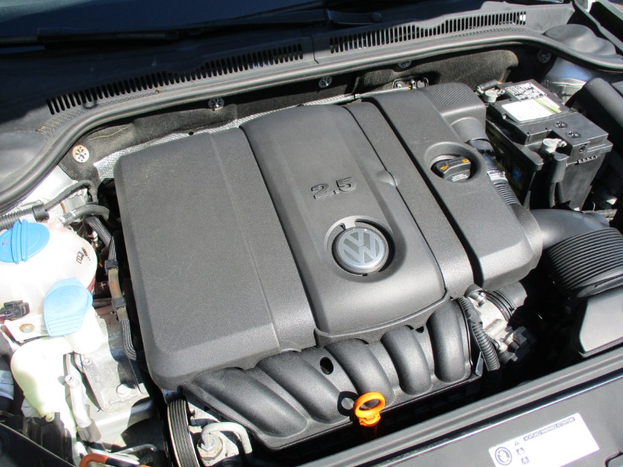 2011 Volkswagen Jetta Sedan 4dr Manual SE PZEV, available for sale in Meriden, Connecticut | Cos Central Auto. Meriden, Connecticut 2011 Volkswagen Jetta Sedan 4dr Manual SE PZEV, available for sale in Meriden, Connecticut | Cos Central Auto. Meriden, Connecticut