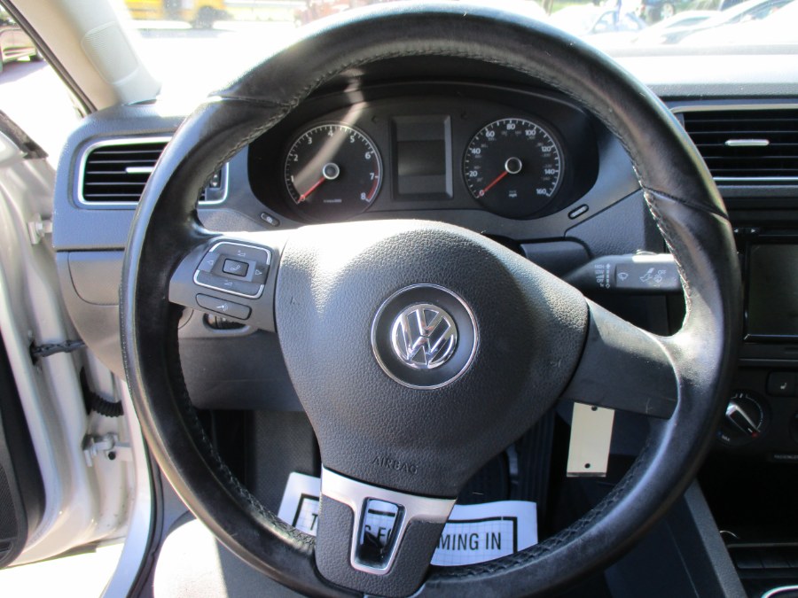 2011 Volkswagen Jetta Sedan 4dr Manual SE PZEV, available for sale in Meriden, Connecticut | Cos Central Auto. Meriden, Connecticut 2011 Volkswagen Jetta Sedan 4dr Manual SE PZEV, available for sale in Meriden, Connecticut | Cos Central Auto. Meriden, Connecticut