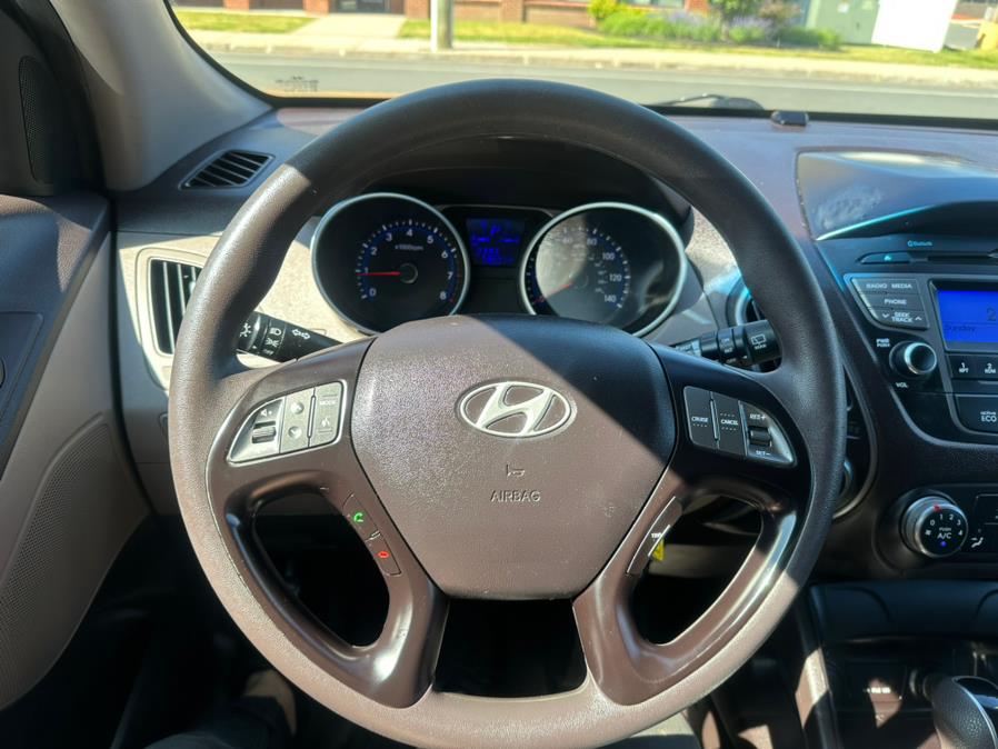 2014 Hyundai Tucson FWD 4dr GLS, available for sale in Manchester, Connecticut | Carsonmain LLC. Manchester, Connecticut 2014 Hyundai Tucson FWD 4dr GLS, available for sale in Manchester, Connecticut | Carsonmain LLC. Manchester, Connecticut