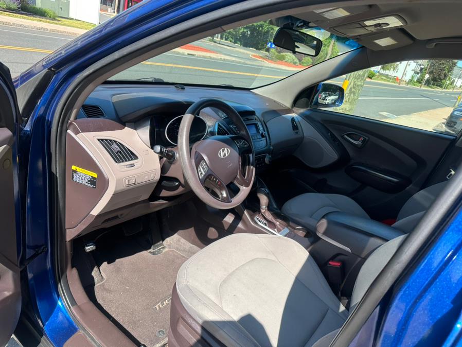 2014 Hyundai Tucson FWD 4dr GLS, available for sale in Manchester, Connecticut | Carsonmain LLC. Manchester, Connecticut 2014 Hyundai Tucson FWD 4dr GLS, available for sale in Manchester, Connecticut | Carsonmain LLC. Manchester, Connecticut
