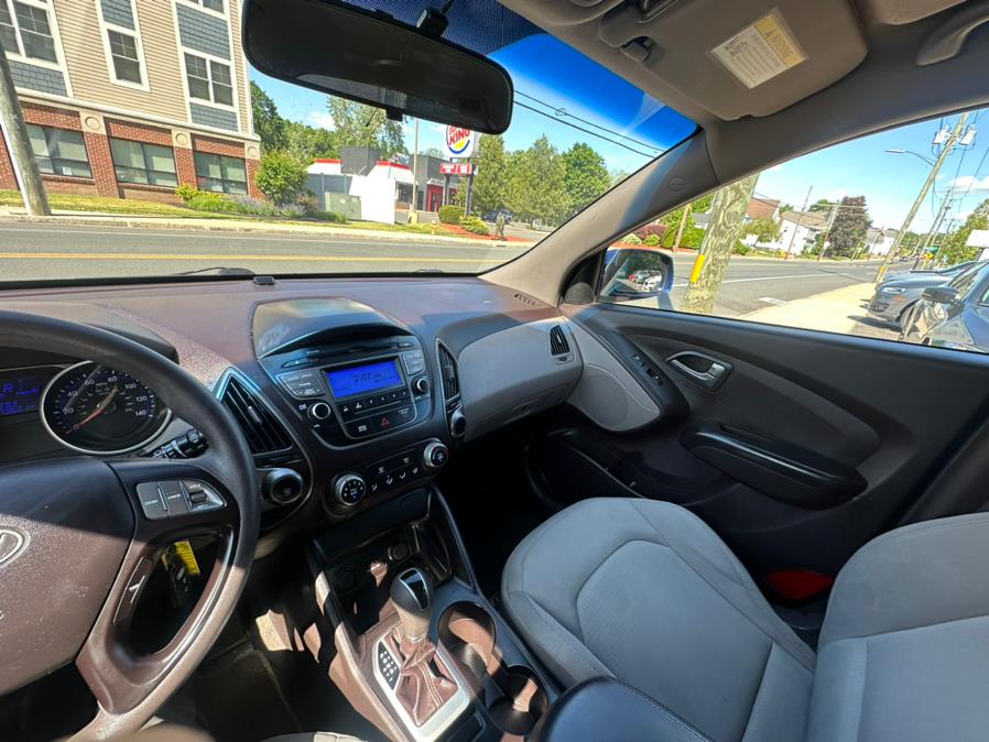 2014 Hyundai Tucson FWD 4dr GLS, available for sale in Manchester, Connecticut | Carsonmain LLC. Manchester, Connecticut 2014 Hyundai Tucson FWD 4dr GLS, available for sale in Manchester, Connecticut | Carsonmain LLC. Manchester, Connecticut
