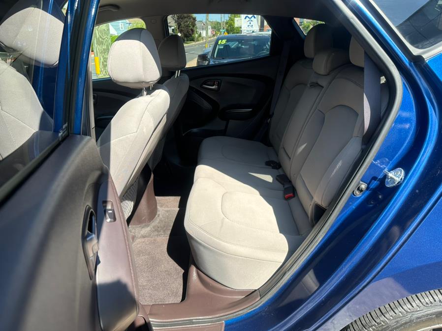 2014 Hyundai Tucson FWD 4dr GLS, available for sale in Manchester, Connecticut | Carsonmain LLC. Manchester, Connecticut 2014 Hyundai Tucson FWD 4dr GLS, available for sale in Manchester, Connecticut | Carsonmain LLC. Manchester, Connecticut