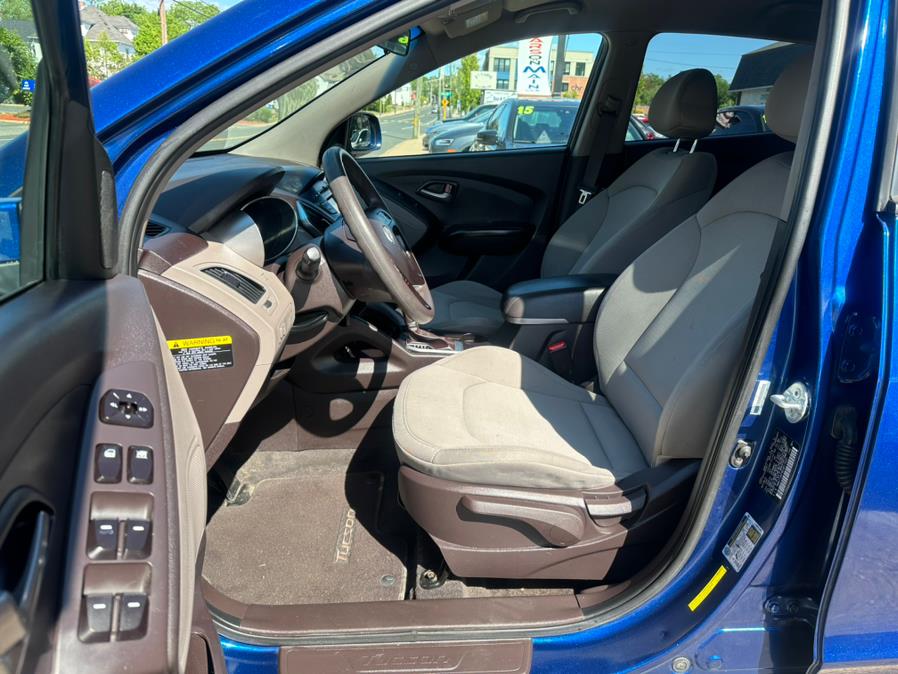 2014 Hyundai Tucson FWD 4dr GLS, available for sale in Manchester, Connecticut | Carsonmain LLC. Manchester, Connecticut 2014 Hyundai Tucson FWD 4dr GLS, available for sale in Manchester, Connecticut | Carsonmain LLC. Manchester, Connecticut