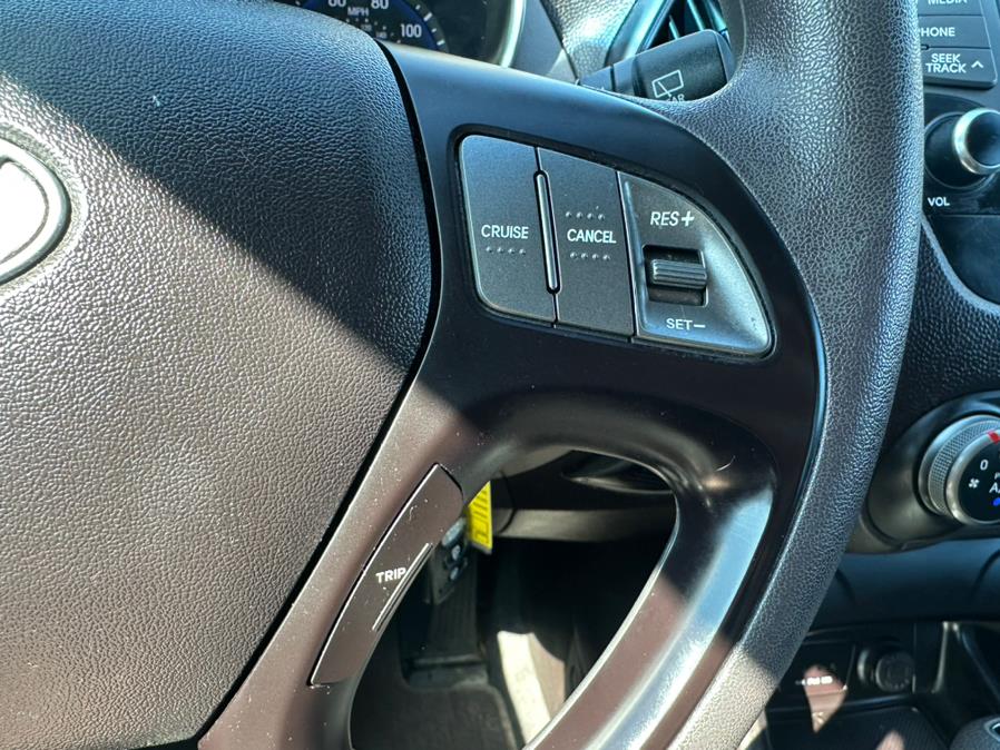 2014 Hyundai Tucson FWD 4dr GLS, available for sale in Manchester, Connecticut | Carsonmain LLC. Manchester, Connecticut 2014 Hyundai Tucson FWD 4dr GLS, available for sale in Manchester, Connecticut | Carsonmain LLC. Manchester, Connecticut