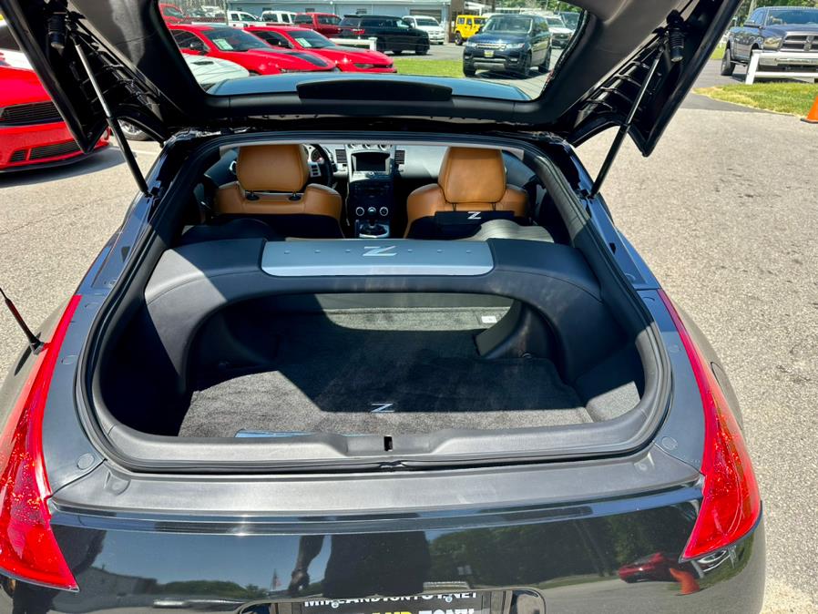 2006 Nissan 350Z 2dr Cpe Grand Touring Manual, available for sale in South Windsor, Connecticut | Mike And Tony Auto Sales, Inc. South Windsor, Connecticut 2006 Nissan 350Z 2dr Cpe Grand Touring Manual, available for sale in South Windsor, Connecticut | Mike And Tony Auto Sales, Inc. South Windsor, Connecticut