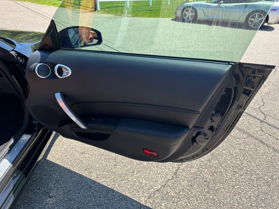 2006 Nissan 350Z 2dr Cpe Grand Touring Manual, available for sale in South Windsor, Connecticut | Mike And Tony Auto Sales, Inc. South Windsor, Connecticut 2006 Nissan 350Z 2dr Cpe Grand Touring Manual, available for sale in South Windsor, Connecticut | Mike And Tony Auto Sales, Inc. South Windsor, Connecticut