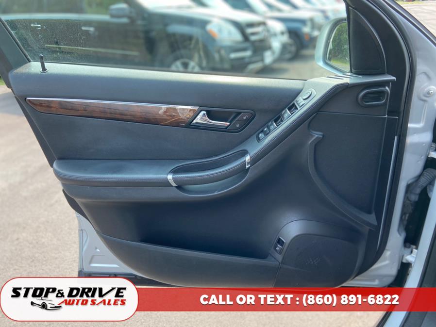 2010 Mercedes-Benz R-Class 4MATIC 4dr R350, available for sale in East Windsor, Connecticut | Stop & Drive Auto Sales. East Windsor, Connecticut 2010 Mercedes-Benz R-Class 4MATIC 4dr R350, available for sale in East Windsor, Connecticut | Stop & Drive Auto Sales. East Windsor, Connecticut