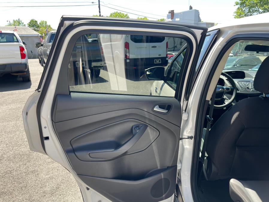 2015 Ford Escape 4WD 4dr SE, available for sale in Irvington, New Jersey | Elis Motors Corp. Irvington, New Jersey 2015 Ford Escape 4WD 4dr SE, available for sale in Irvington, New Jersey | Elis Motors Corp. Irvington, New Jersey