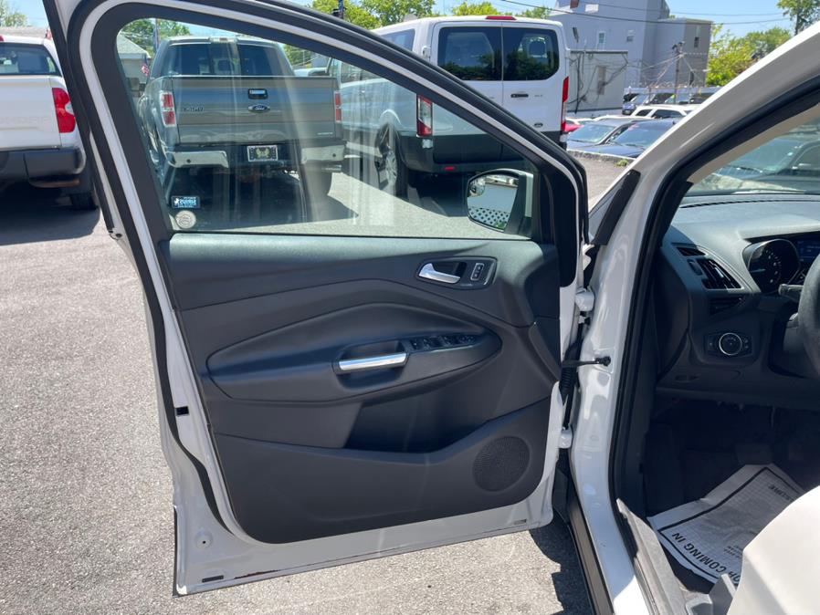 2015 Ford Escape 4WD 4dr SE, available for sale in Irvington, New Jersey | Elis Motors Corp. Irvington, New Jersey 2015 Ford Escape 4WD 4dr SE, available for sale in Irvington, New Jersey | Elis Motors Corp. Irvington, New Jersey