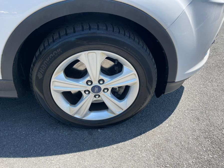 2015 Ford Escape 4WD 4dr SE, available for sale in Irvington, New Jersey | Elis Motors Corp. Irvington, New Jersey 2015 Ford Escape 4WD 4dr SE, available for sale in Irvington, New Jersey | Elis Motors Corp. Irvington, New Jersey
