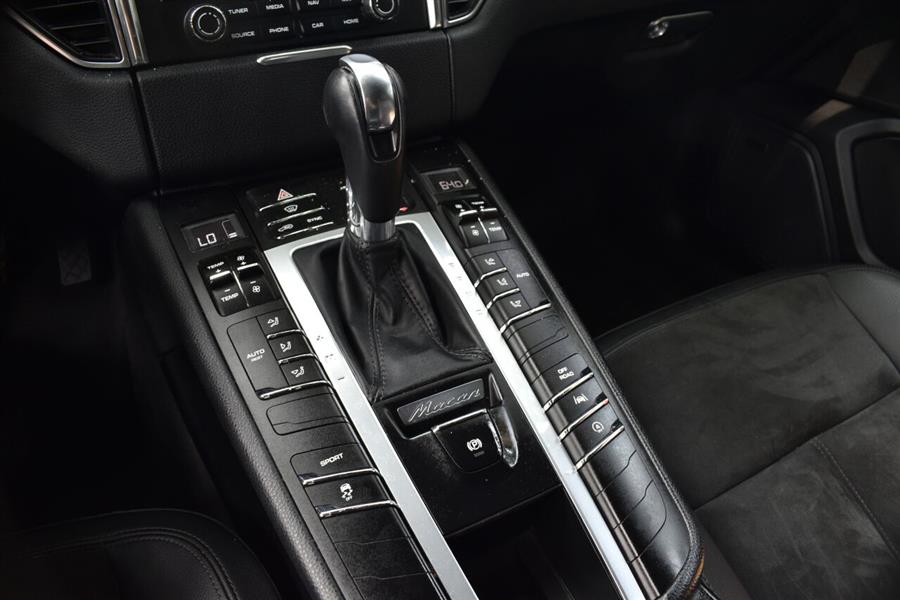 2018 Porsche Macan Base AWD 4dr SUV, available for sale in Great Neck, New York | Camy Cars. Great Neck, New York 2018 Porsche Macan Base AWD 4dr SUV, available for sale in Great Neck, New York | Camy Cars. Great Neck, New York