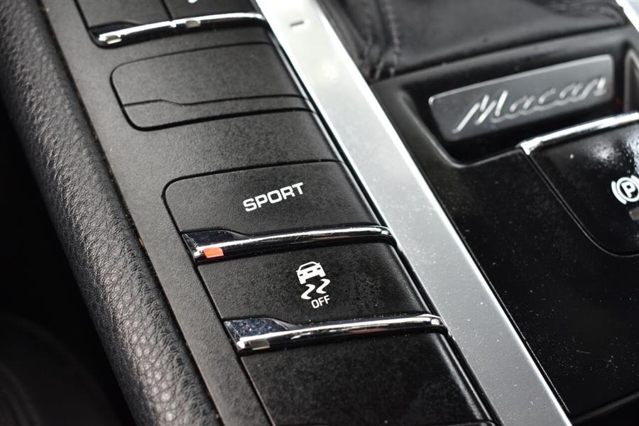 2018 Porsche Macan Base AWD 4dr SUV, available for sale in Great Neck, New York | Camy Cars. Great Neck, New York 2018 Porsche Macan Base AWD 4dr SUV, available for sale in Great Neck, New York | Camy Cars. Great Neck, New York