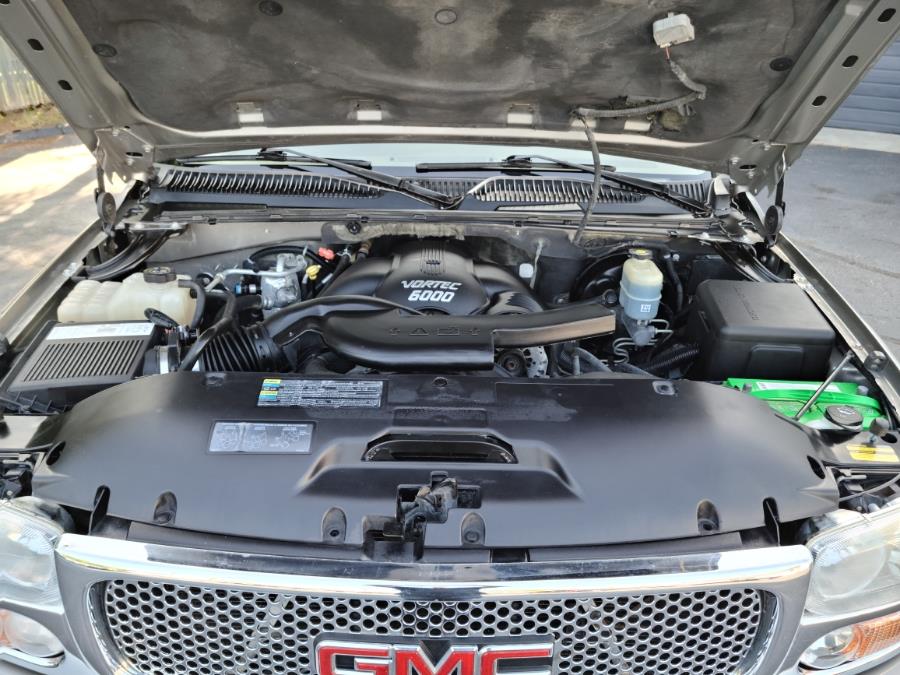 2002 GMC Yukon XL Denali 4dr 1500 AWD, available for sale in Milford, Connecticut | Chip's Auto Sales Inc. Milford, Connecticut 2002 GMC Yukon XL Denali 4dr 1500 AWD, available for sale in Milford, Connecticut | Chip's Auto Sales Inc. Milford, Connecticut