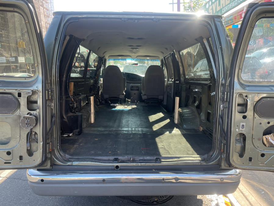 2002 Ford Econoline E-350 Super Duty XLT, available for sale in Jamaica, New York | Sylhet Motors Inc.. Jamaica, New York 2002 Ford Econoline E-350 Super Duty XLT, available for sale in Jamaica, New York | Sylhet Motors Inc.. Jamaica, New York