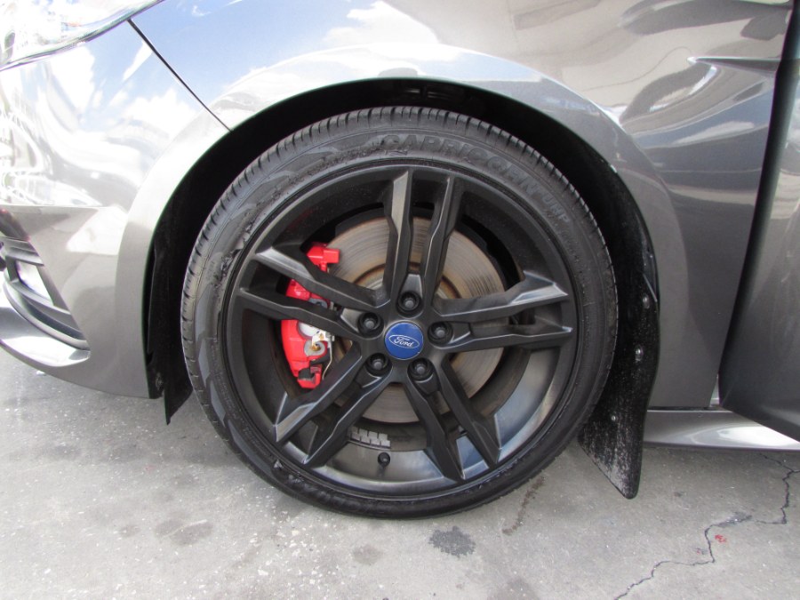 2016 Ford Focus 5dr HB ST, available for sale in Orlando, Florida | VIP Auto Enterprise, Inc. Orlando, Florida 2016 Ford Focus 5dr HB ST, available for sale in Orlando, Florida | VIP Auto Enterprise, Inc. Orlando, Florida