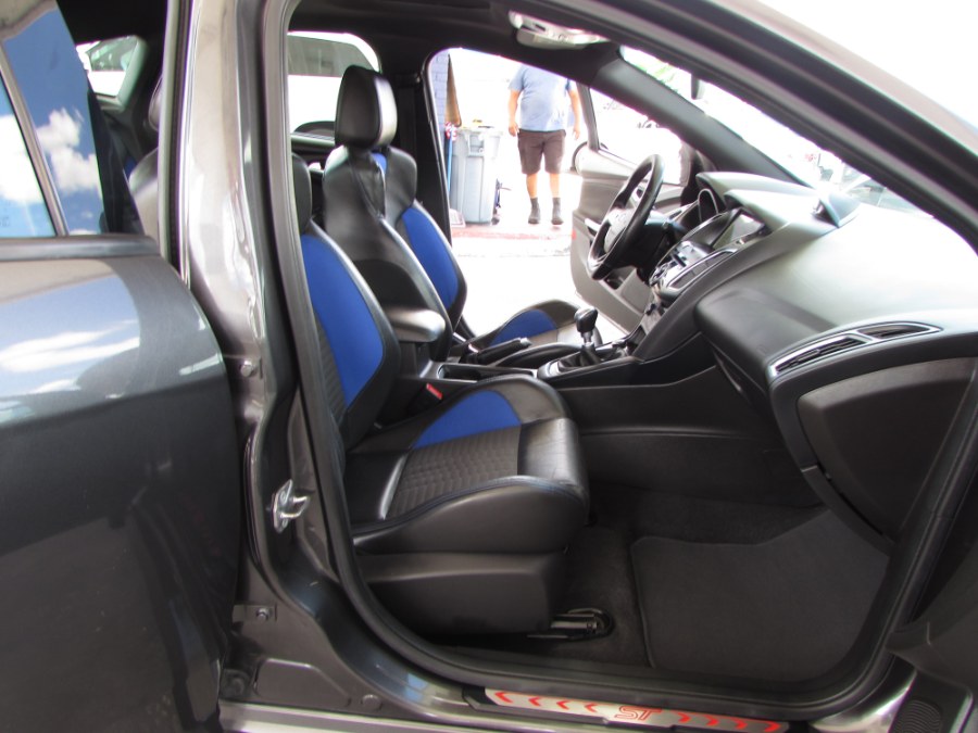 2016 Ford Focus 5dr HB ST, available for sale in Orlando, Florida | VIP Auto Enterprise, Inc. Orlando, Florida 2016 Ford Focus 5dr HB ST, available for sale in Orlando, Florida | VIP Auto Enterprise, Inc. Orlando, Florida