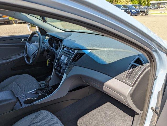 2014 Hyundai Sonata 4dr Sdn 2.4L Auto GLS PZEV, available for sale in Clinton, Connecticut | M&M Motors International. Clinton, Connecticut 2014 Hyundai Sonata 4dr Sdn 2.4L Auto GLS PZEV, available for sale in Clinton, Connecticut | M&M Motors International. Clinton, Connecticut