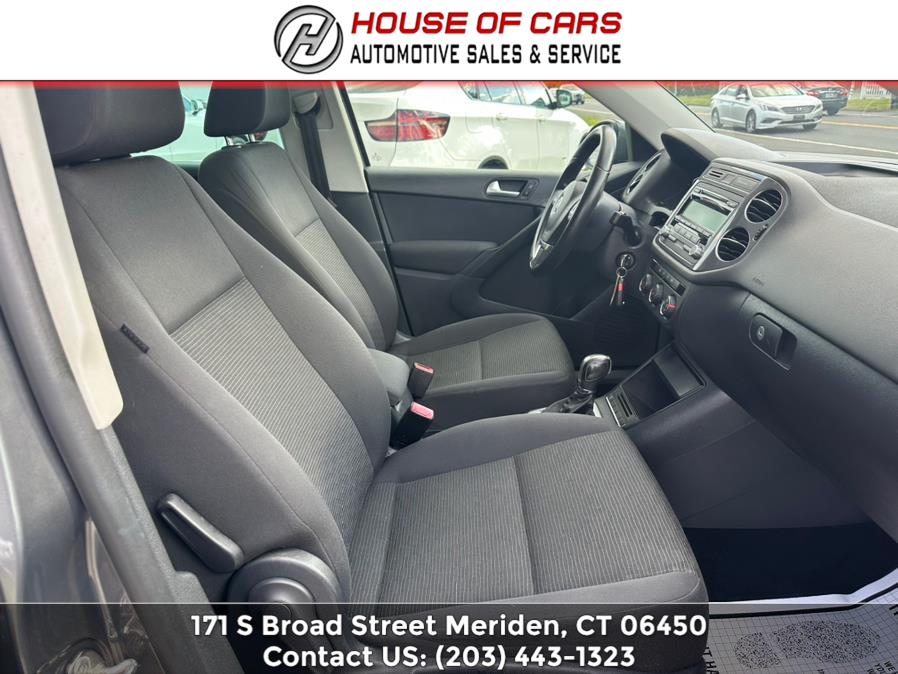 2013 Volkswagen Tiguan 4WD 4dr Auto S w/Sunroof, available for sale in Meriden, Connecticut | House of Cars CT. Meriden, Connecticut