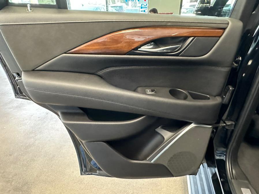 2019 Cadillac Escalade 4WD 4dr Luxury, available for sale in Inwood, New York | 5 Towns Drive. Inwood, New York 2019 Cadillac Escalade 4WD 4dr Luxury, available for sale in Inwood, New York | 5 Towns Drive. Inwood, New York