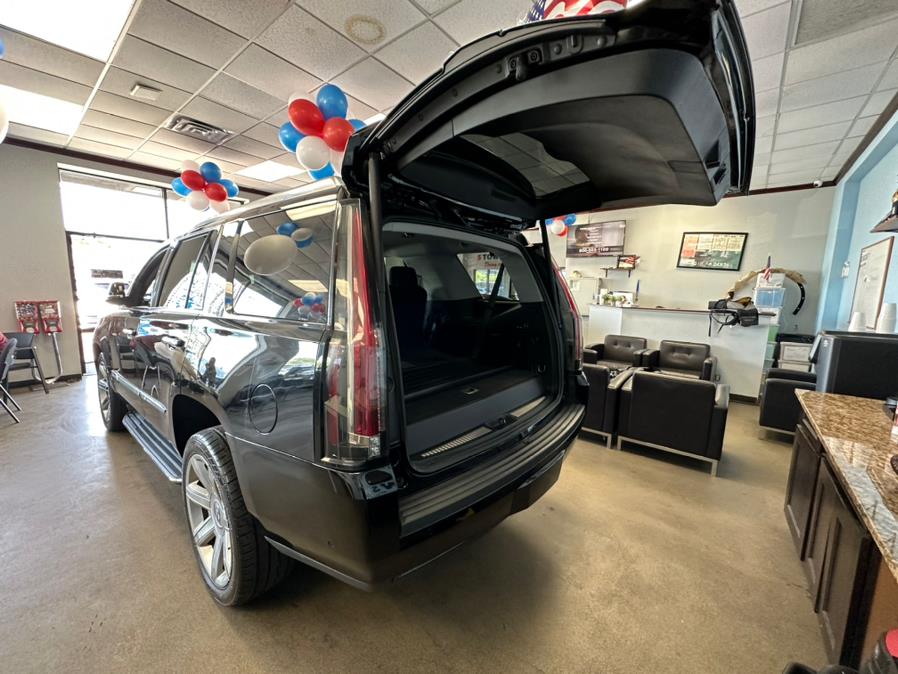 2019 Cadillac Escalade 4WD 4dr Luxury, available for sale in Inwood, New York | 5 Towns Drive. Inwood, New York 2019 Cadillac Escalade 4WD 4dr Luxury, available for sale in Inwood, New York | 5 Towns Drive. Inwood, New York