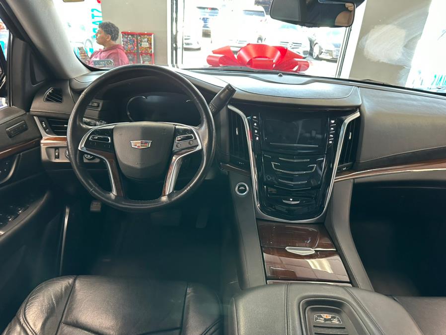 2019 Cadillac Escalade 4WD 4dr Luxury, available for sale in Inwood, New York | 5 Towns Drive. Inwood, New York 2019 Cadillac Escalade 4WD 4dr Luxury, available for sale in Inwood, New York | 5 Towns Drive. Inwood, New York