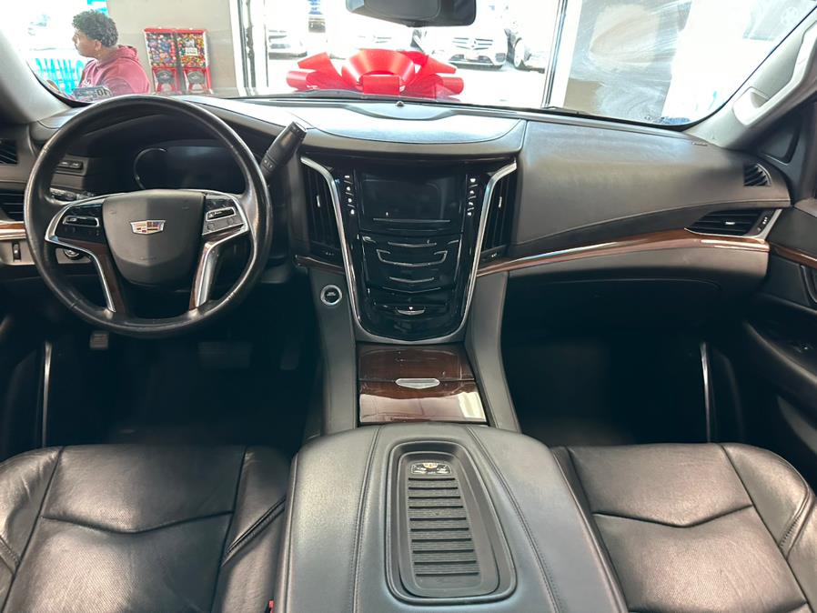 2019 Cadillac Escalade 4WD 4dr Luxury, available for sale in Inwood, New York | 5 Towns Drive. Inwood, New York 2019 Cadillac Escalade 4WD 4dr Luxury, available for sale in Inwood, New York | 5 Towns Drive. Inwood, New York