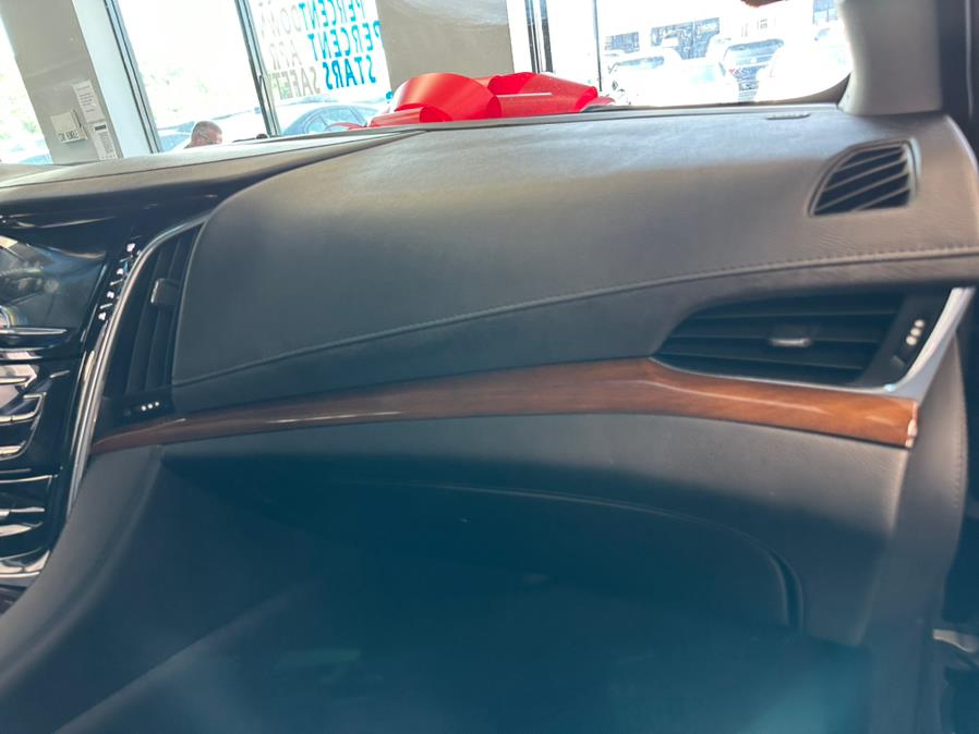2019 Cadillac Escalade 4WD 4dr Luxury, available for sale in Inwood, New York | 5 Towns Drive. Inwood, New York 2019 Cadillac Escalade 4WD 4dr Luxury, available for sale in Inwood, New York | 5 Towns Drive. Inwood, New York