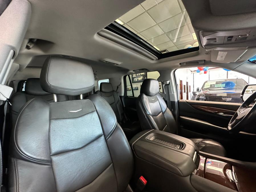 2019 Cadillac Escalade 4WD 4dr Luxury, available for sale in Inwood, New York | 5 Towns Drive. Inwood, New York 2019 Cadillac Escalade 4WD 4dr Luxury, available for sale in Inwood, New York | 5 Towns Drive. Inwood, New York