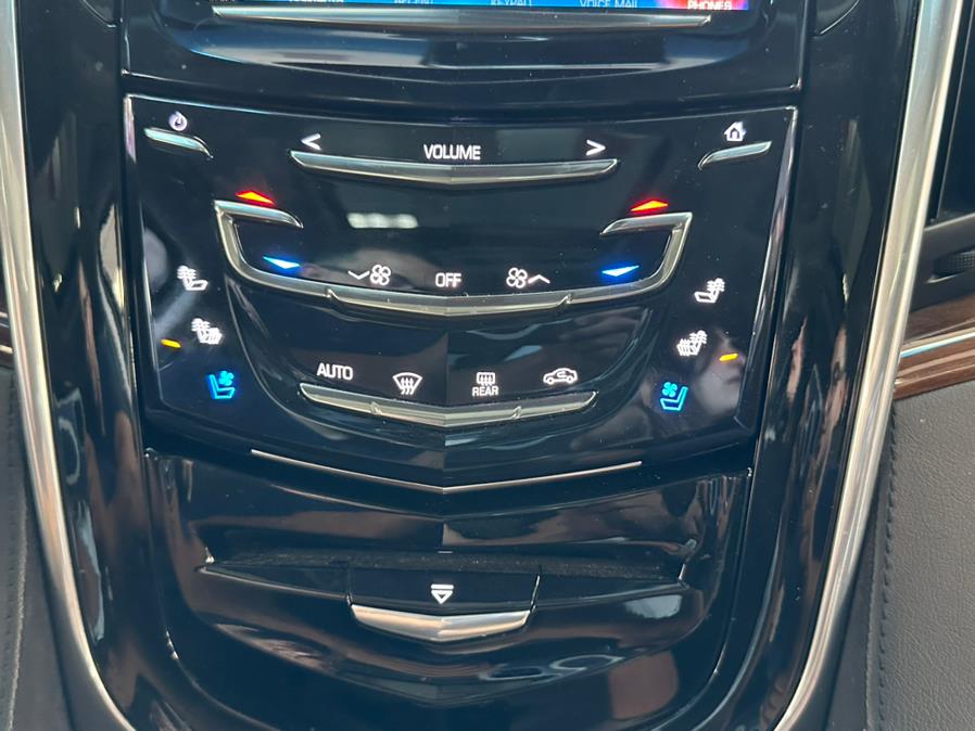 2019 Cadillac Escalade 4WD 4dr Luxury, available for sale in Inwood, New York | 5 Towns Drive. Inwood, New York 2019 Cadillac Escalade 4WD 4dr Luxury, available for sale in Inwood, New York | 5 Towns Drive. Inwood, New York