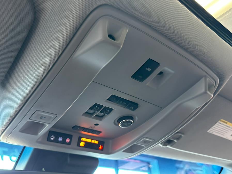 2019 Cadillac Escalade 4WD 4dr Luxury, available for sale in Inwood, New York | 5 Towns Drive. Inwood, New York 2019 Cadillac Escalade 4WD 4dr Luxury, available for sale in Inwood, New York | 5 Towns Drive. Inwood, New York