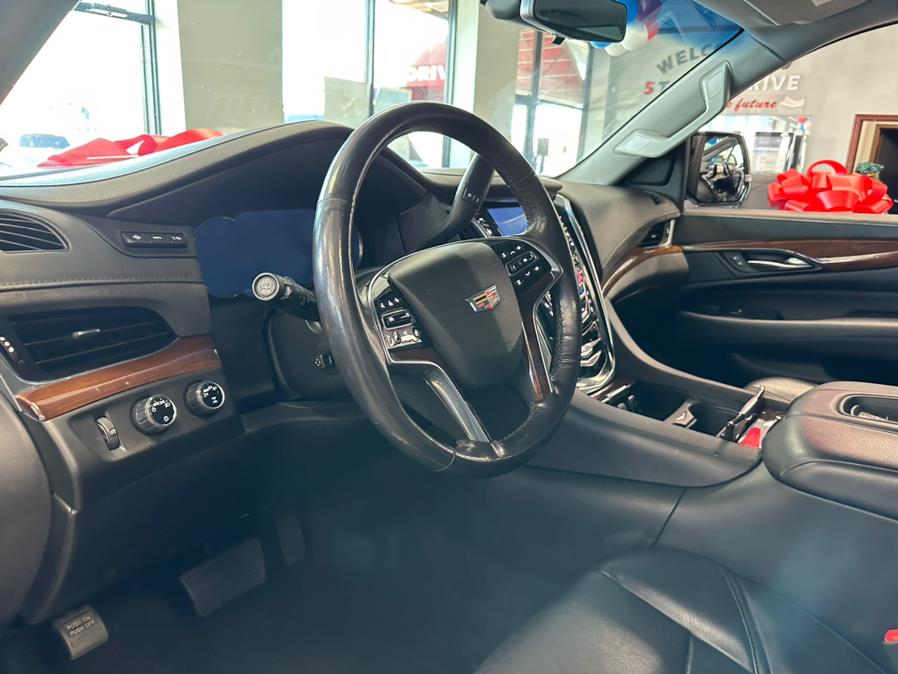 2019 Cadillac Escalade 4WD 4dr Luxury, available for sale in Inwood, New York | 5 Towns Drive. Inwood, New York 2019 Cadillac Escalade 4WD 4dr Luxury, available for sale in Inwood, New York | 5 Towns Drive. Inwood, New York