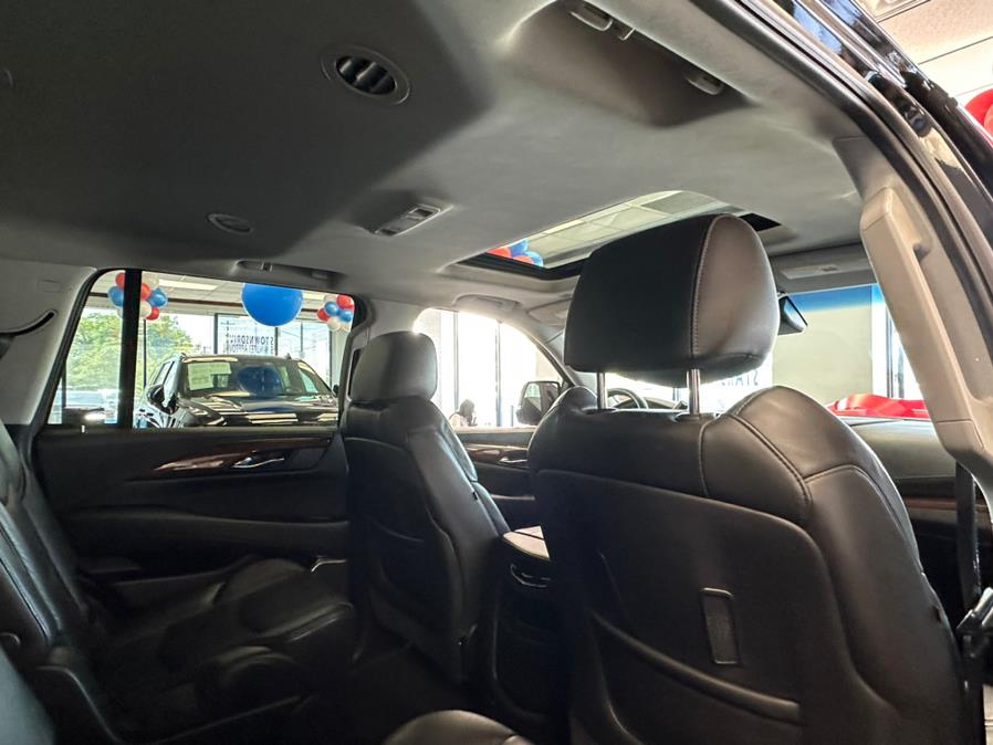 2019 Cadillac Escalade 4WD 4dr Luxury, available for sale in Inwood, New York | 5 Towns Drive. Inwood, New York 2019 Cadillac Escalade 4WD 4dr Luxury, available for sale in Inwood, New York | 5 Towns Drive. Inwood, New York