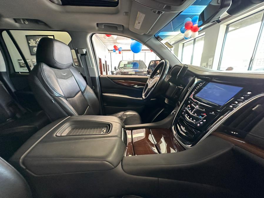 2019 Cadillac Escalade 4WD 4dr Luxury, available for sale in Inwood, New York | 5 Towns Drive. Inwood, New York 2019 Cadillac Escalade 4WD 4dr Luxury, available for sale in Inwood, New York | 5 Towns Drive. Inwood, New York
