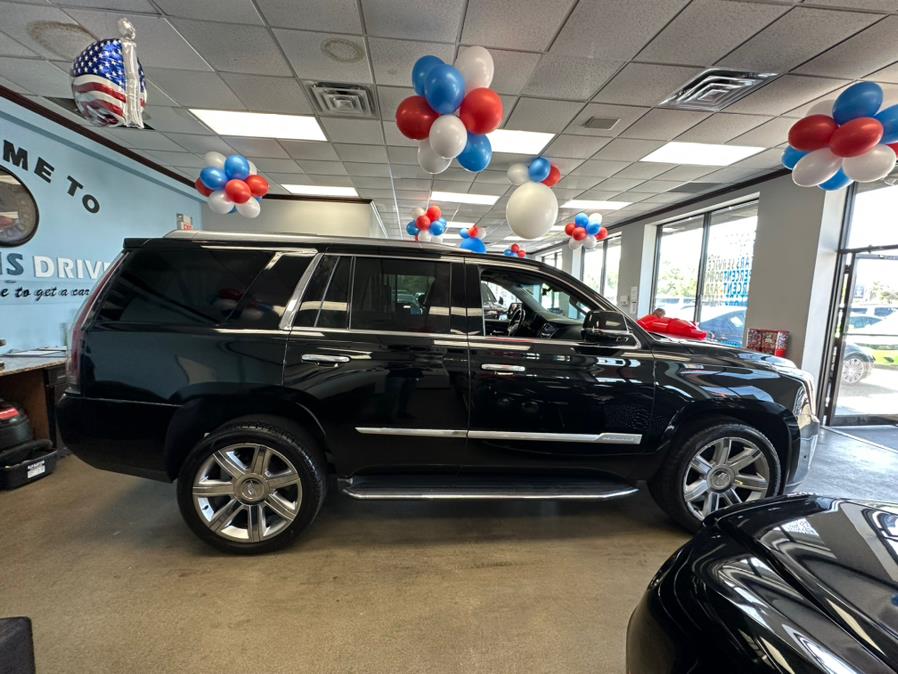 2019 Cadillac Escalade 4WD 4dr Luxury, available for sale in Inwood, New York | 5 Towns Drive. Inwood, New York 2019 Cadillac Escalade 4WD 4dr Luxury, available for sale in Inwood, New York | 5 Towns Drive. Inwood, New York