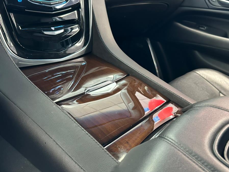 2019 Cadillac Escalade 4WD 4dr Luxury, available for sale in Inwood, New York | 5 Towns Drive. Inwood, New York 2019 Cadillac Escalade 4WD 4dr Luxury, available for sale in Inwood, New York | 5 Towns Drive. Inwood, New York