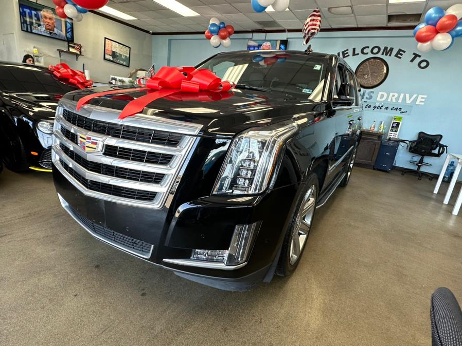 2019 Cadillac Escalade 4WD 4dr Luxury, available for sale in Inwood, New York | 5 Towns Drive. Inwood, New York 2019 Cadillac Escalade 4WD 4dr Luxury, available for sale in Inwood, New York | 5 Towns Drive. Inwood, New York