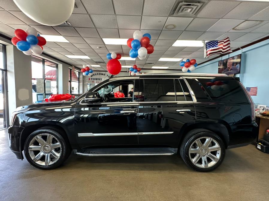 2019 Cadillac Escalade 4WD 4dr Luxury, available for sale in Inwood, New York | 5 Towns Drive. Inwood, New York 2019 Cadillac Escalade 4WD 4dr Luxury, available for sale in Inwood, New York | 5 Towns Drive. Inwood, New York